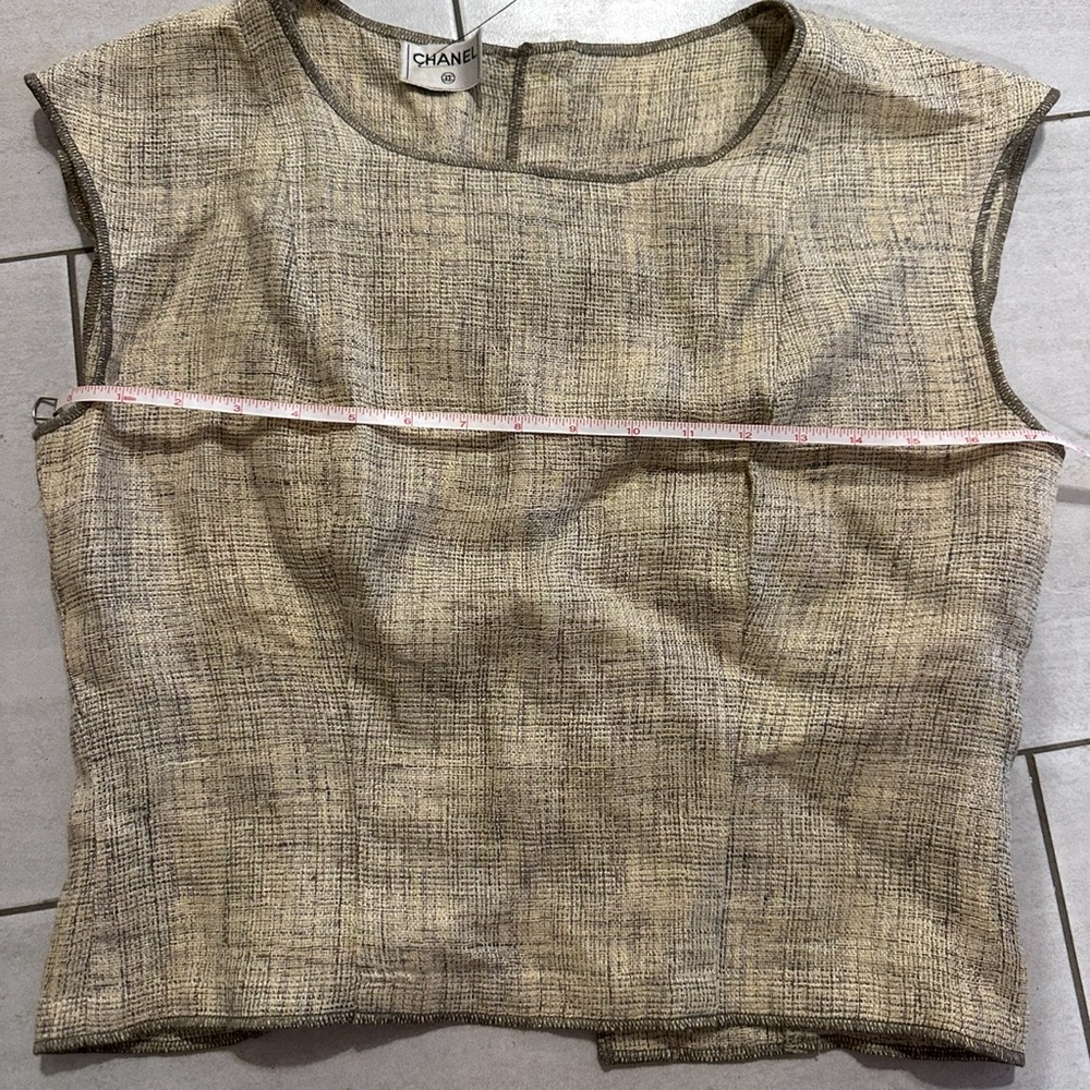 Chanel Blouse with buttons in the back